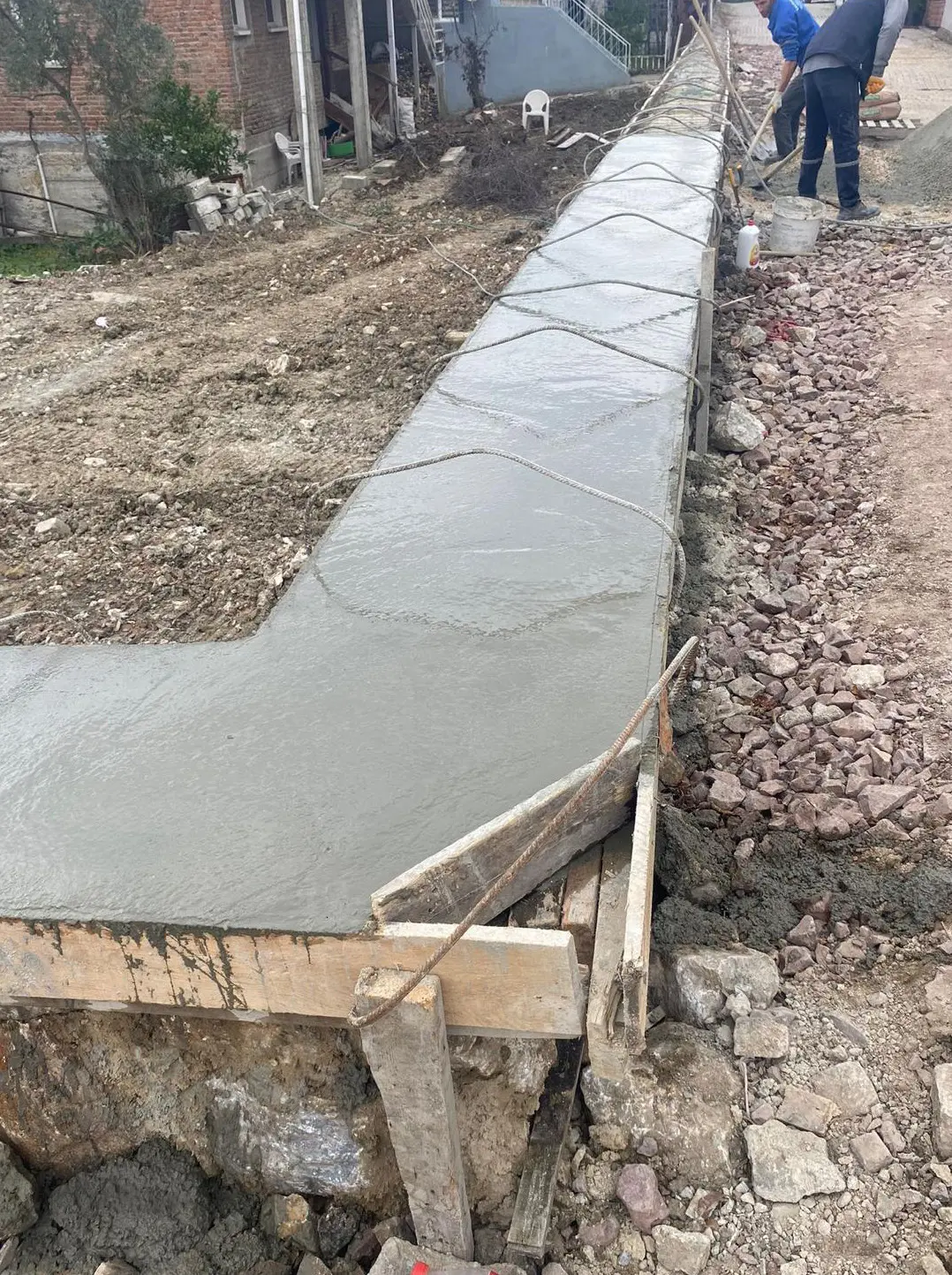 Yalova Belediyesi Fen İşleri Müdürlüğü Perde Duvar, Taş Duvar ve Şevtaşı Yapımı projesi saha fotoğrafı (2/4)