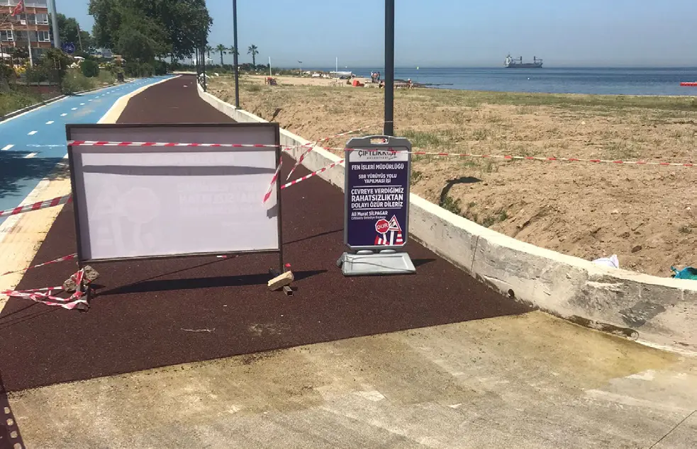 Yalova Çiftlikköy Belediyesi EPDM Tartan Zemin Uygulama ve S.B.R. Yürüyüş Yolu Yapımı projesi saha fotoğrafı (2/6)