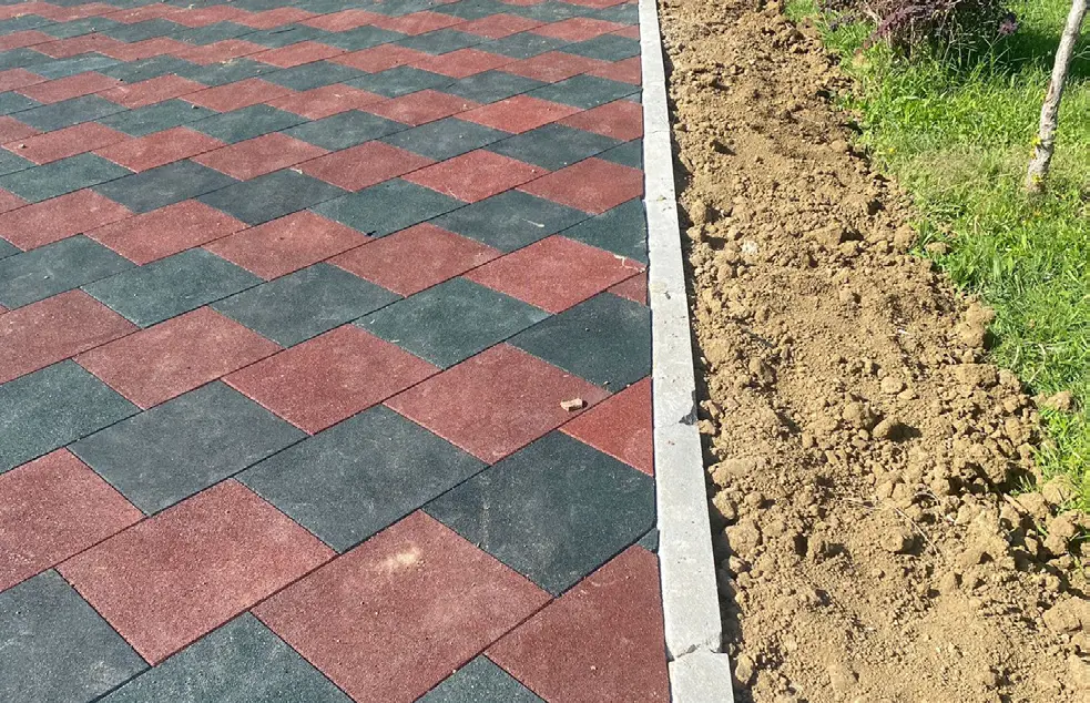 Yalova Belediyesi Park Yapımı Sert Zemin Kare Kauçuk Yapım İşi projesi saha fotoğrafı (3/6)