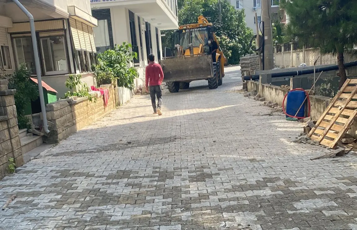 Yalova Çınarcık Belediyesi Kilitli Parke Taş, Bordür ve Oluk Döşenmesi İşi projesi saha fotoğrafı (3/6)
