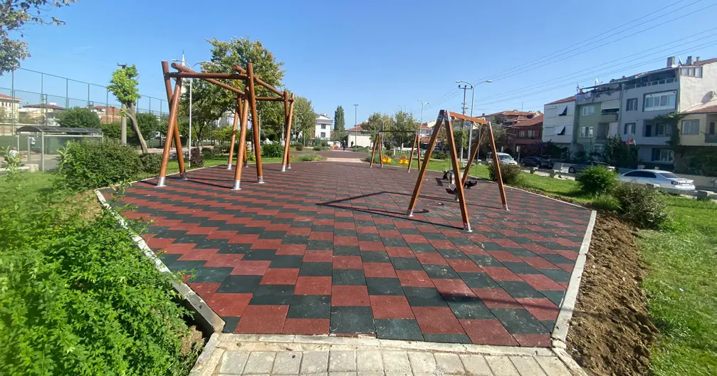Yalova İli Genelinde Yeşil Alanlara Park Yapılması ve Parkların Onarılması İşi projesi saha fotoğrafı (4/6)