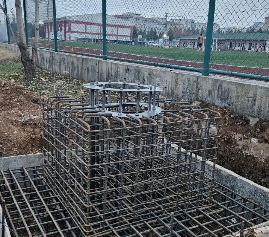 Beşiri Sentetik Çim Yüzeyli Futbol Sahası Aydınlatma İşi projesi saha fotoğrafı (6/6)
