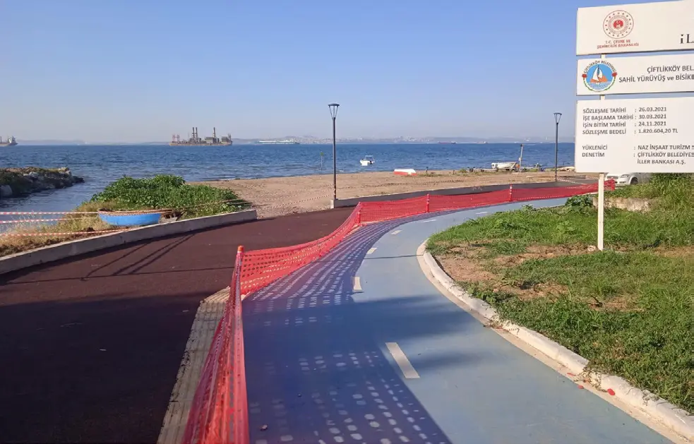 Yalova Çiftlikköy Belediyesi EPDM Tartan Zemin Uygulama ve S.B.R. Yürüyüş Yolu Yapımı projesi saha fotoğrafı (6/6)